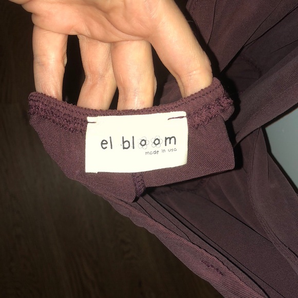 Super cute boutique romper with an open back! - Picture 3 of 4